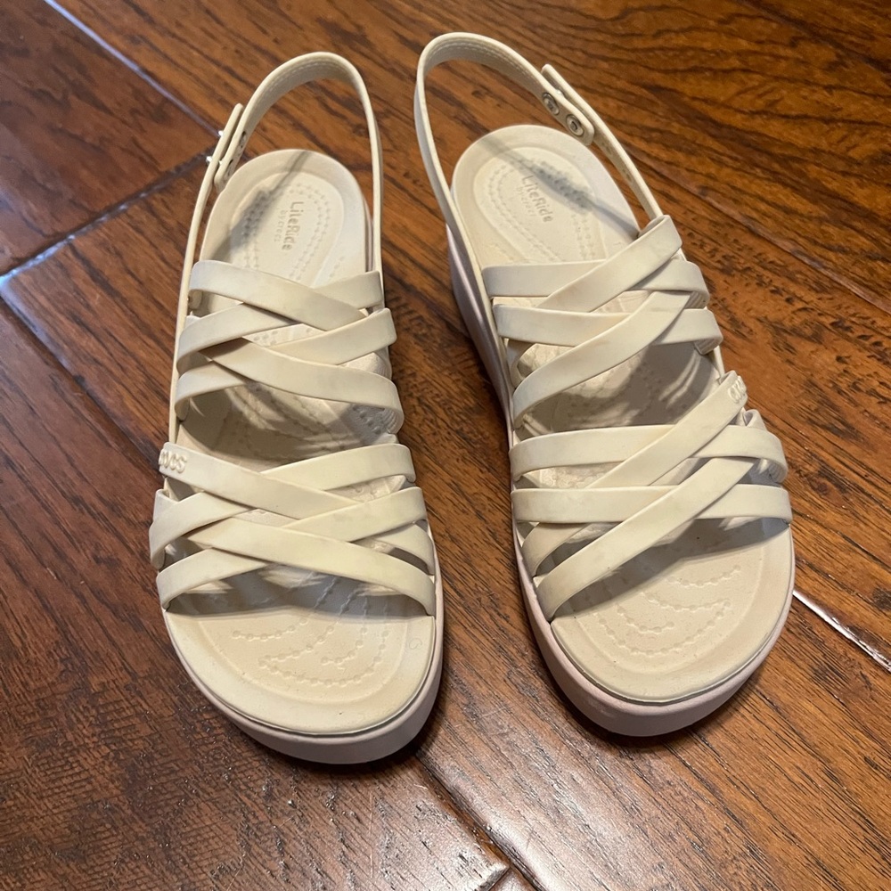 Crocs Women's Cream Sandals Sz W5